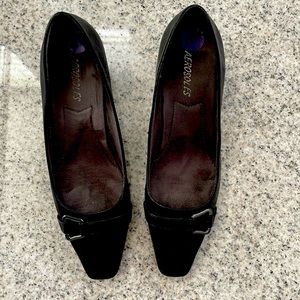 Aerosoles Black Leather Size 8.5 “In Dimand” Pumps